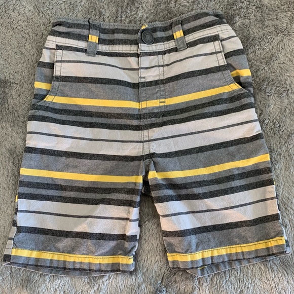 3 pair of toddler boy shorts. - Picture 2 of 6